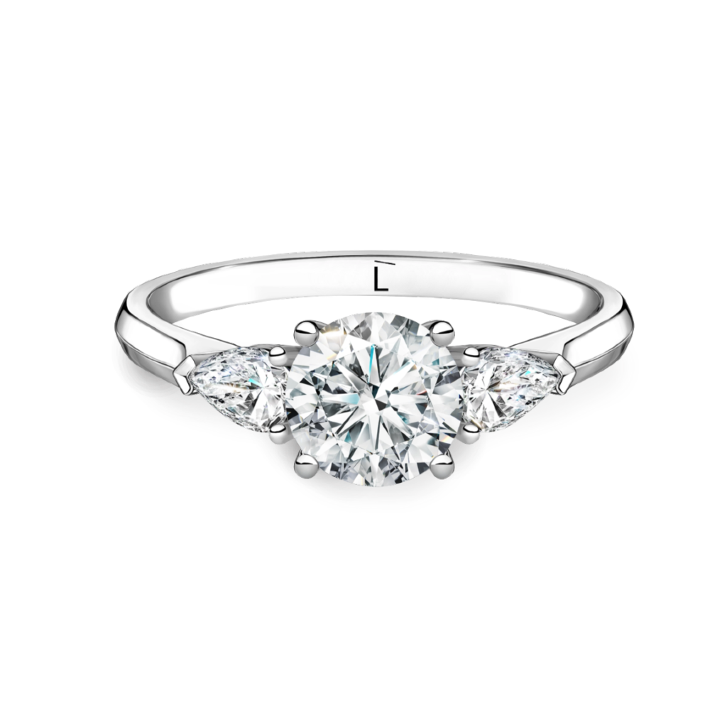 Базовое кольцо с круглым и боковыми бриллиантами из коллекции Diamond Core
